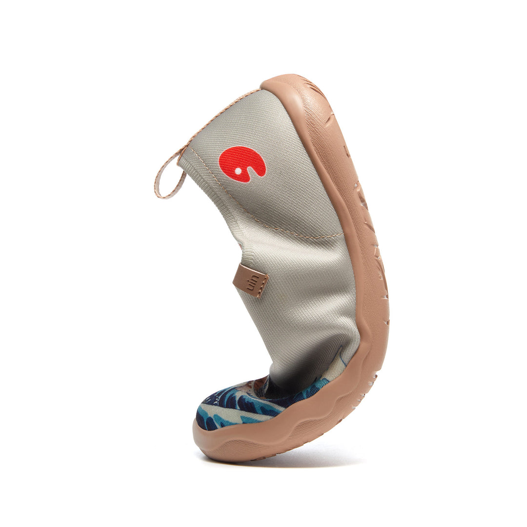 The Great Wave and the Cat 1 Women