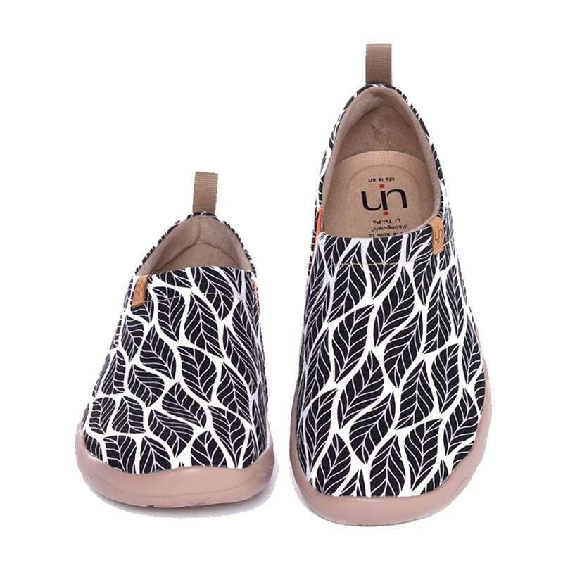 UIN Footwear Women Beyond the Shadow Canvas loafers