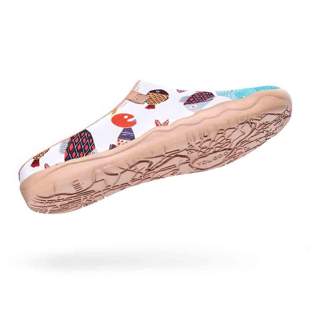 UIN Footwear Women Happy Fish Women Slipper Canvas loafers