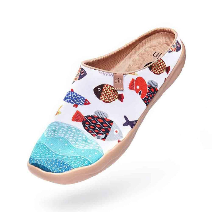 UIN Footwear Women Happy Fish Women Slipper Canvas loafers